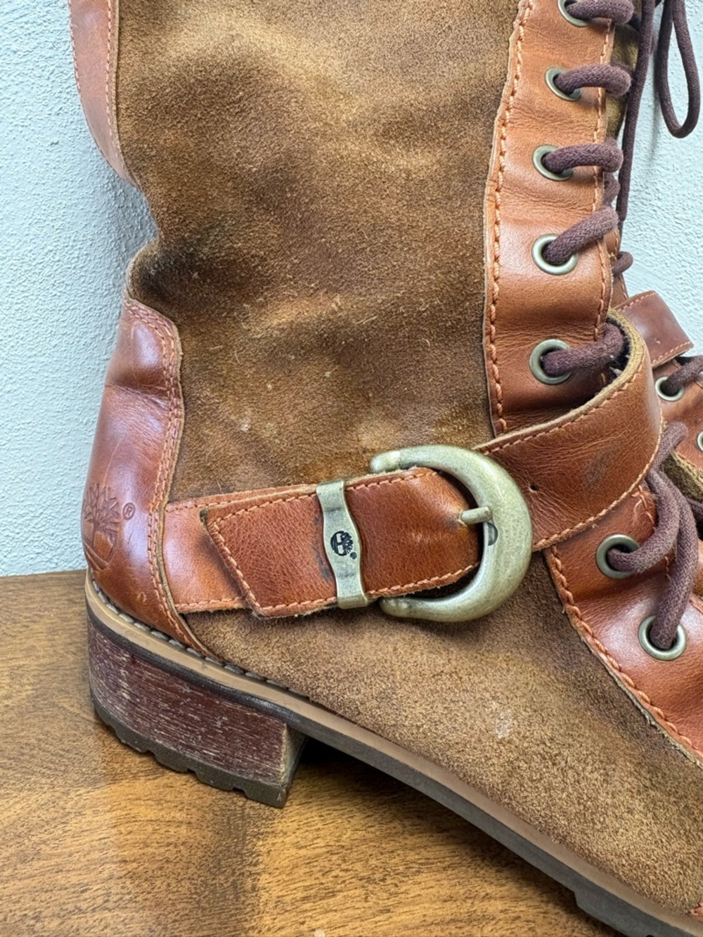 Timberland size 10 leather and suede tan lace up boots - Picture 2 of 12